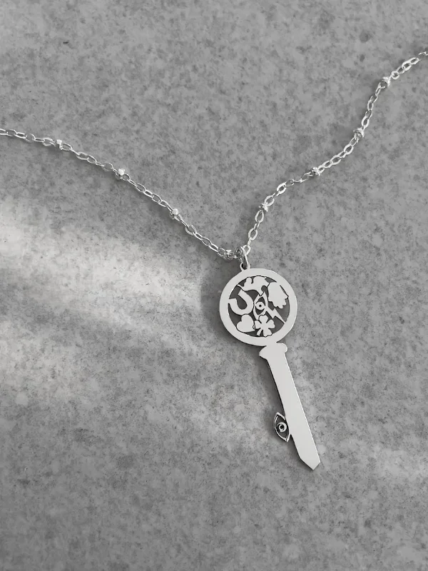 Stylish Pendant Necklace for Trendy Looks-Good Luck  Key Necklace