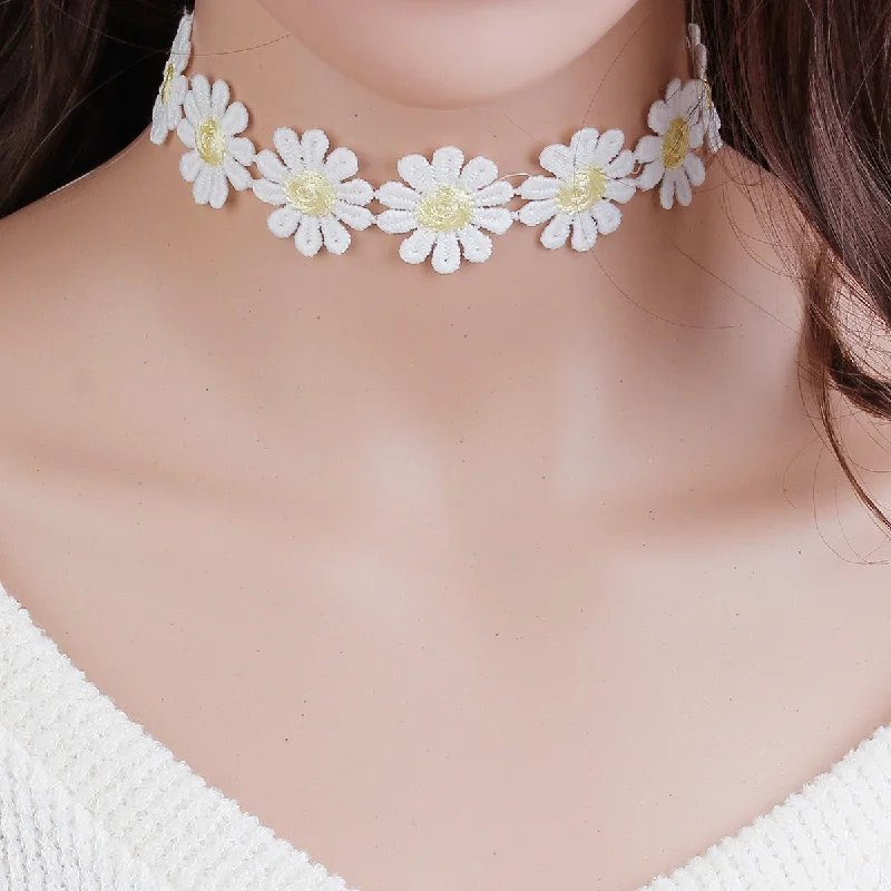 Simple Gold Chain Necklace for Women-Sexy Sparkles White & Yellow Daisy Flower Choker Necklace for Women Girls Gothic Choker Bolo Tie